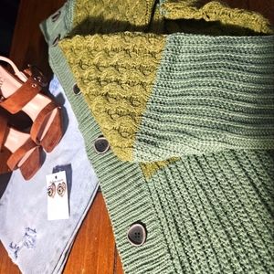 #24 Womens green 💚 cardigan